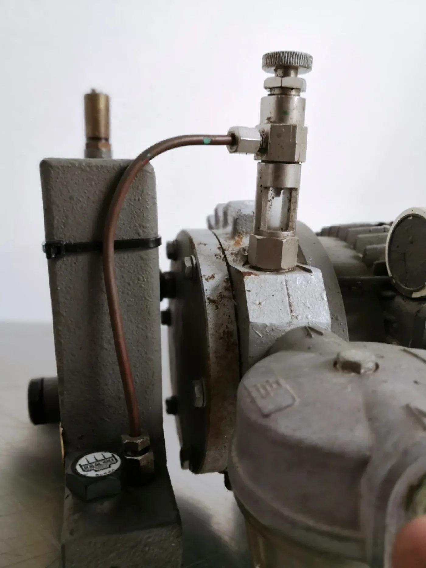 POMPA DA VUOTO – VACUUM PUMP – Mod. RV - 5