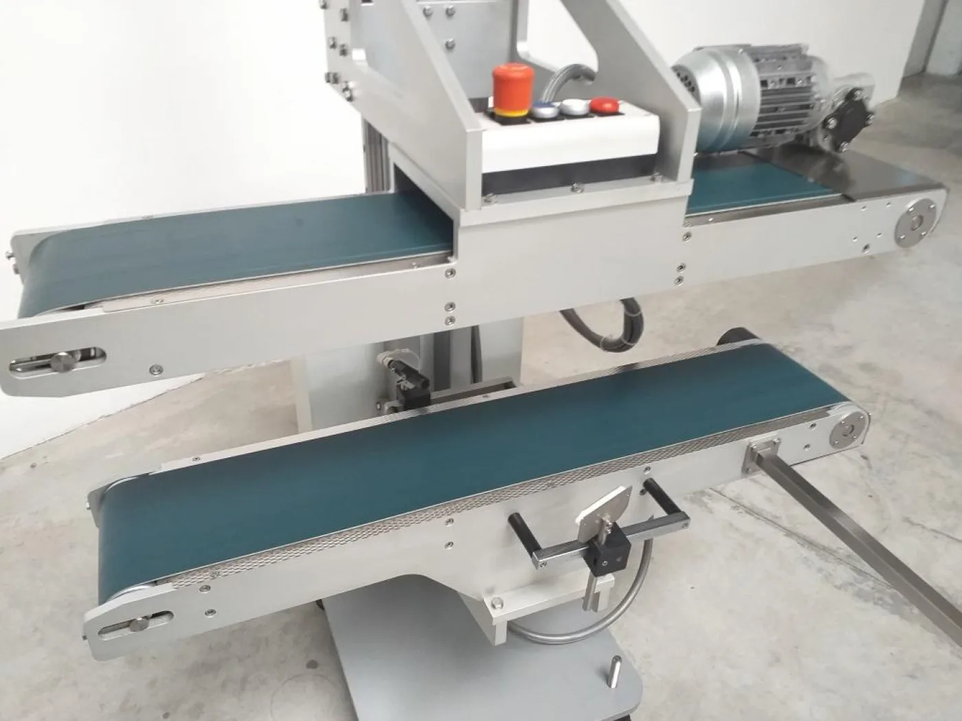 NASTRO TRASPORTATORE MOTORIZZATO A DOPPIO STRATO – SIEMPHARMA -Mod. NS1000 - 6