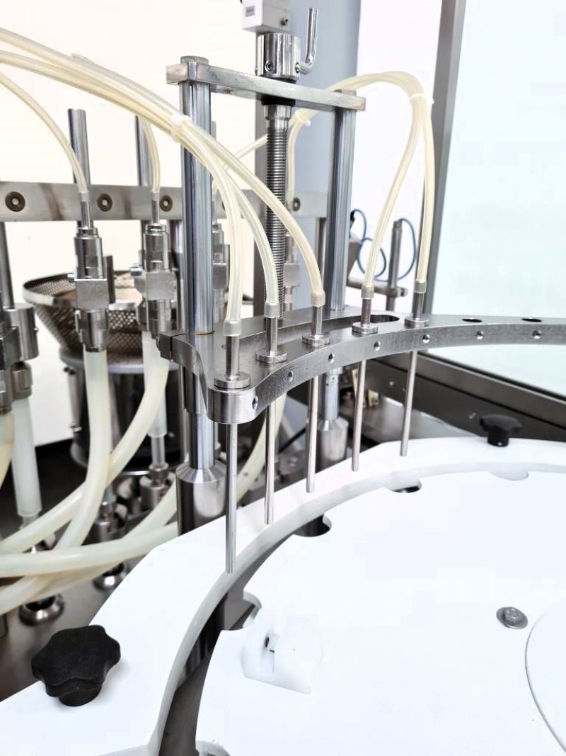 LINEA DI RIEMPIMENTO LIQUIDI CON TAPPATRICE – IMA FARMOMAC – MOD. F57 F45