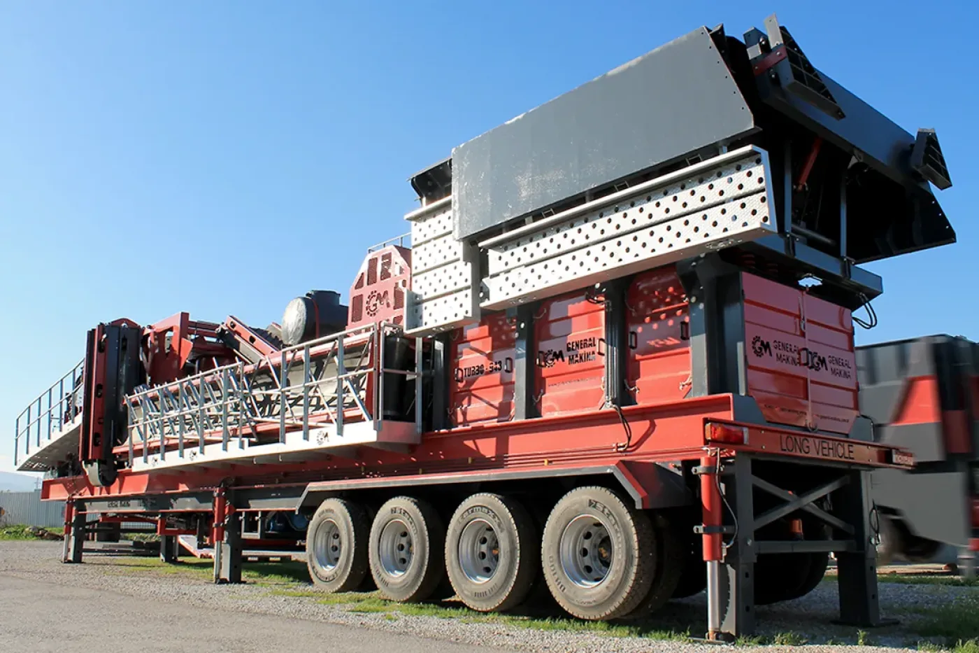 General 944 — Mobile Jaw + Cone Crushing & Screening Plant - 4