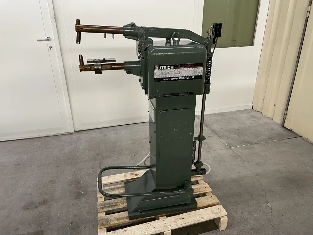 MACHINE A SOUDER PAR POINT “BUTRICHI”