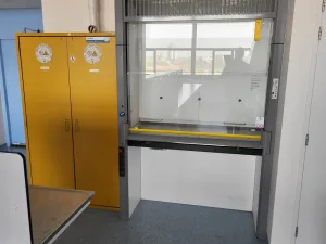 2043 - Used S+B Fumehood (XXXcm)