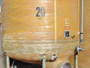 FIBERGLASS TANK MODEL STORAGE/VINIFICATION, CAPACITY 100 HL , WITH DRAIN OFF BOTTOM, SECOND HAND EQUIPMENT