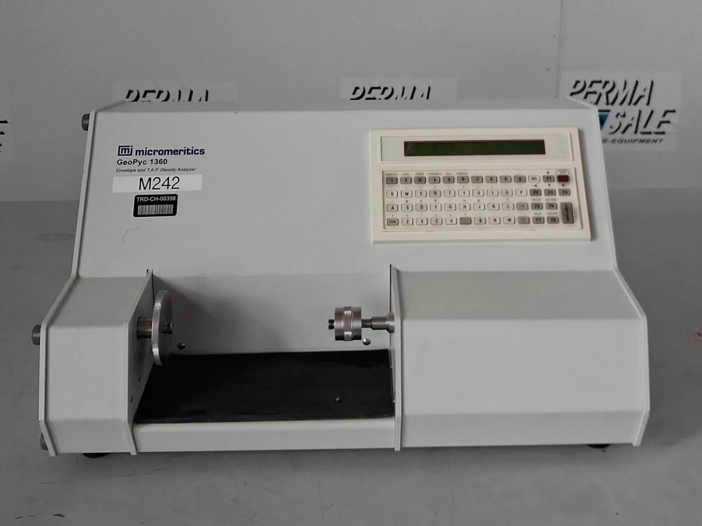 Micromeritics GeoPyc M942 Pyknometer - 1