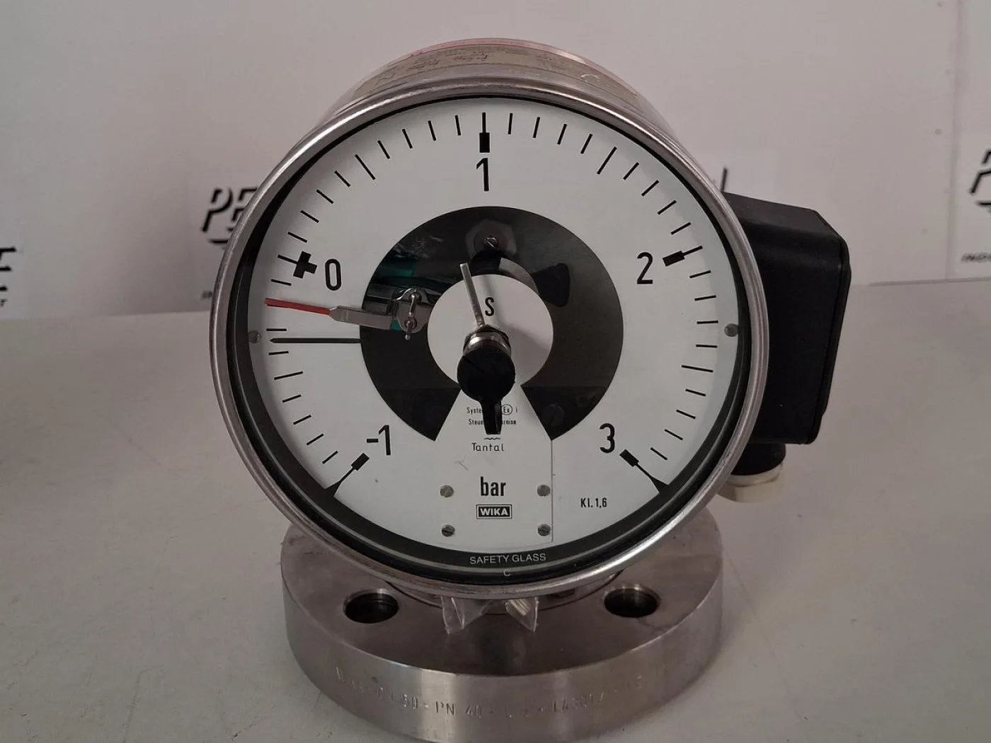 WIKA 452.50.160 Kontaktmanometer mit Grenzwertschalter - 1