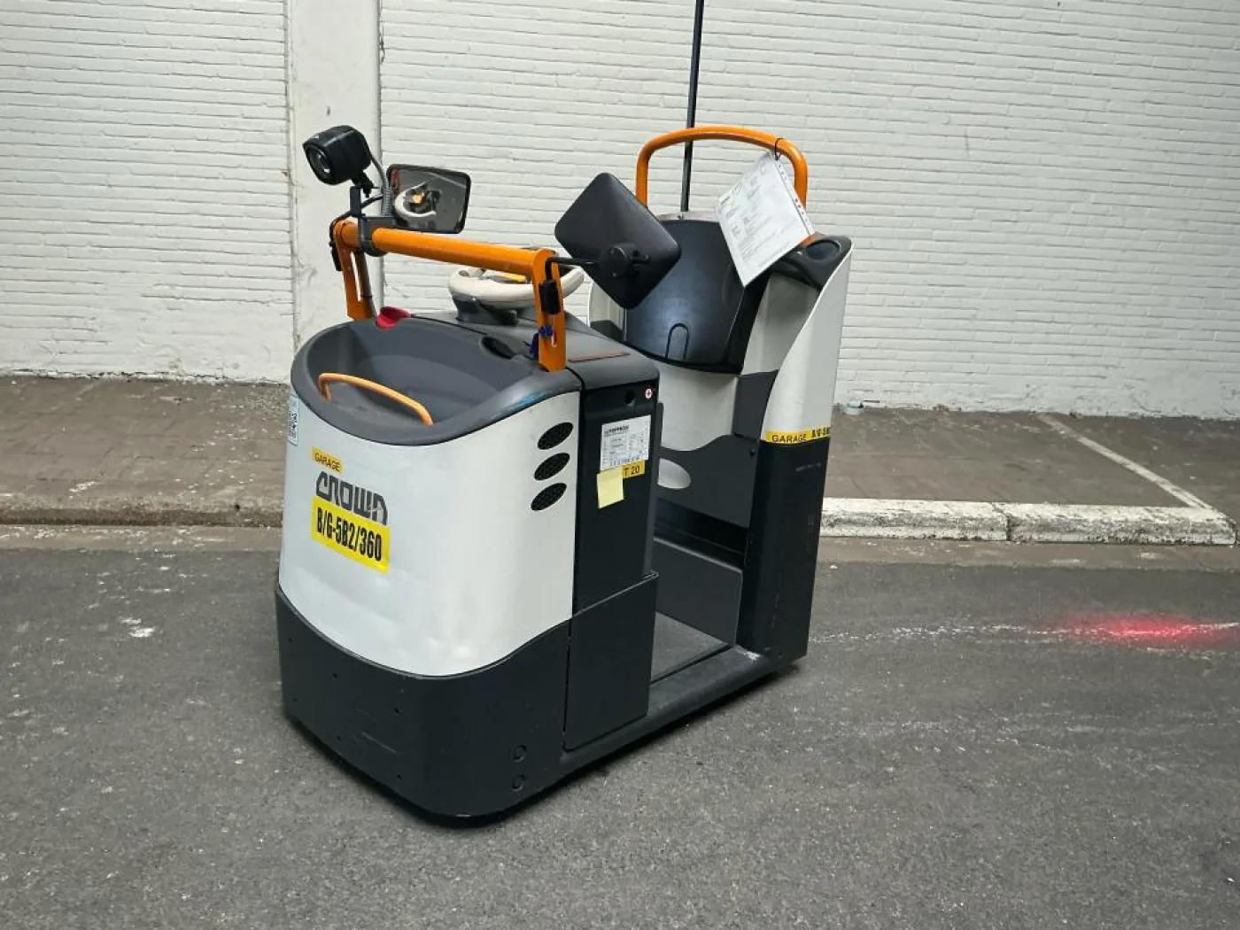 2016 CROWN Tow tractor - 1