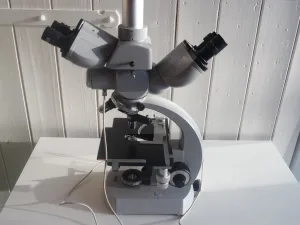 1140 - Used Carl Zeiss trinocular microscope 054850