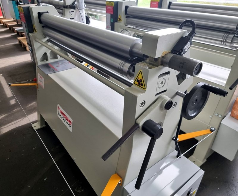 Motorische 3-Walzen Blechrundbiegemaschine RM 1050 x 90