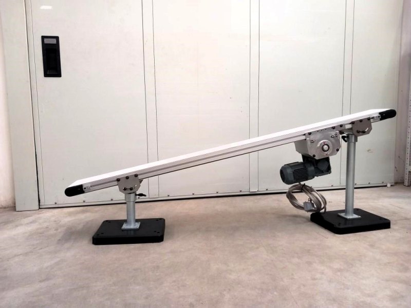 NASTRO TRASPORTATORE A TAPPETO MOTORIZZATO – MASCHINENBAU KITZ – MOD. GUF-P