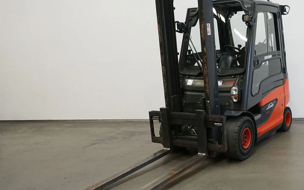 Frontstapler Linde E 25 387 (2014)