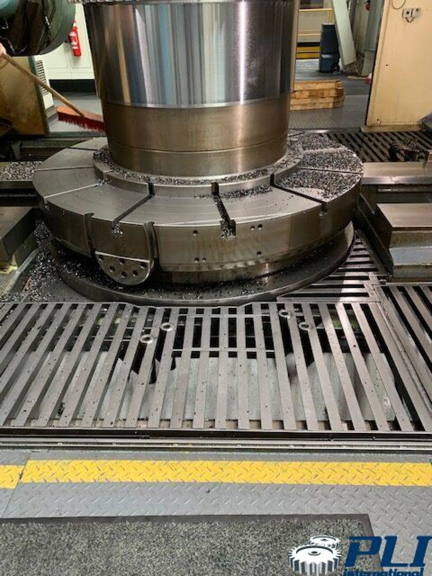 CNC Gear Hobbing Machine – LIEBHERR LC3002 - 2