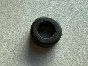 Motorkapsteun Grommet