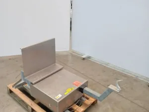 Wall mounted scale with hook