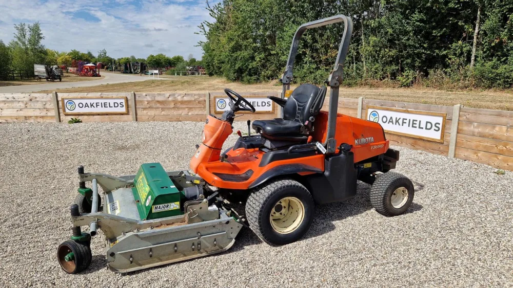 2011 Kubota F3680 with Major Cyclone front deck mower