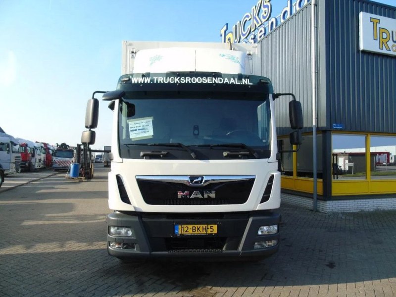 MAN TGM 12.250 + euro 6 + lift + iso box