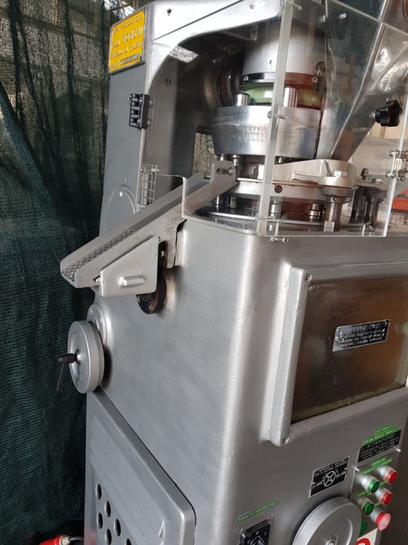 COMPRIMITRICE ROTATIVA – RONCHI MOD. AM8197