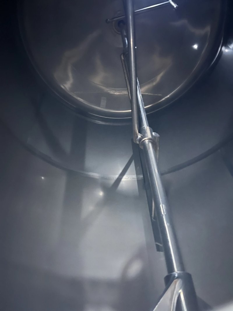STAINLESS STEEL 304 TANK 30,000 LITRES WITH ANCHOR AGITATION AND HERMETIC INSULATION
