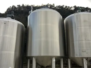 STAINLESS STEEL TANK 304 – 30,000 LITRES WITH THREE-BLADE AGITATOR AND INSULATION