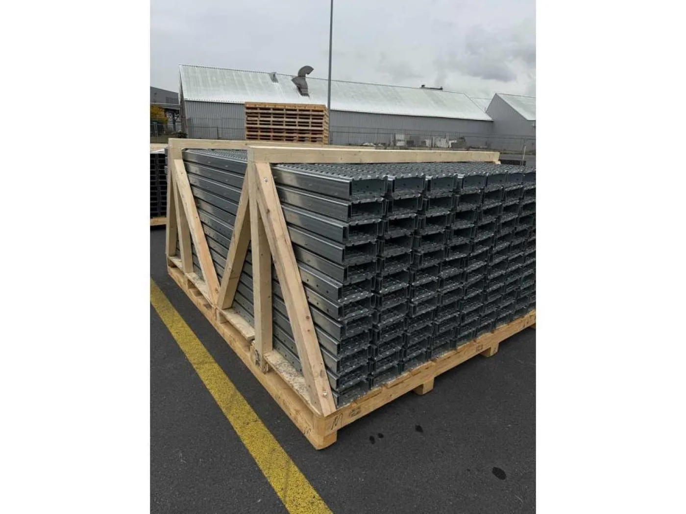 4 tonnes of stacked galvanized steel floor panels - 4