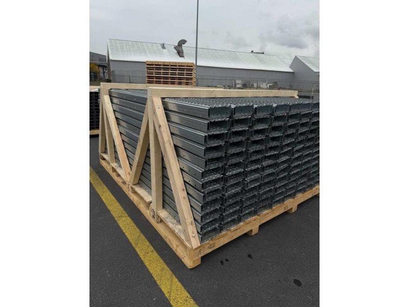 4 tonnes of stacked galvanized steel floor panels