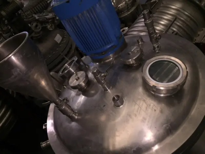 USED 250 LITER STAINLESS STEEL REACTOR WITH SHELL AND AGITATION