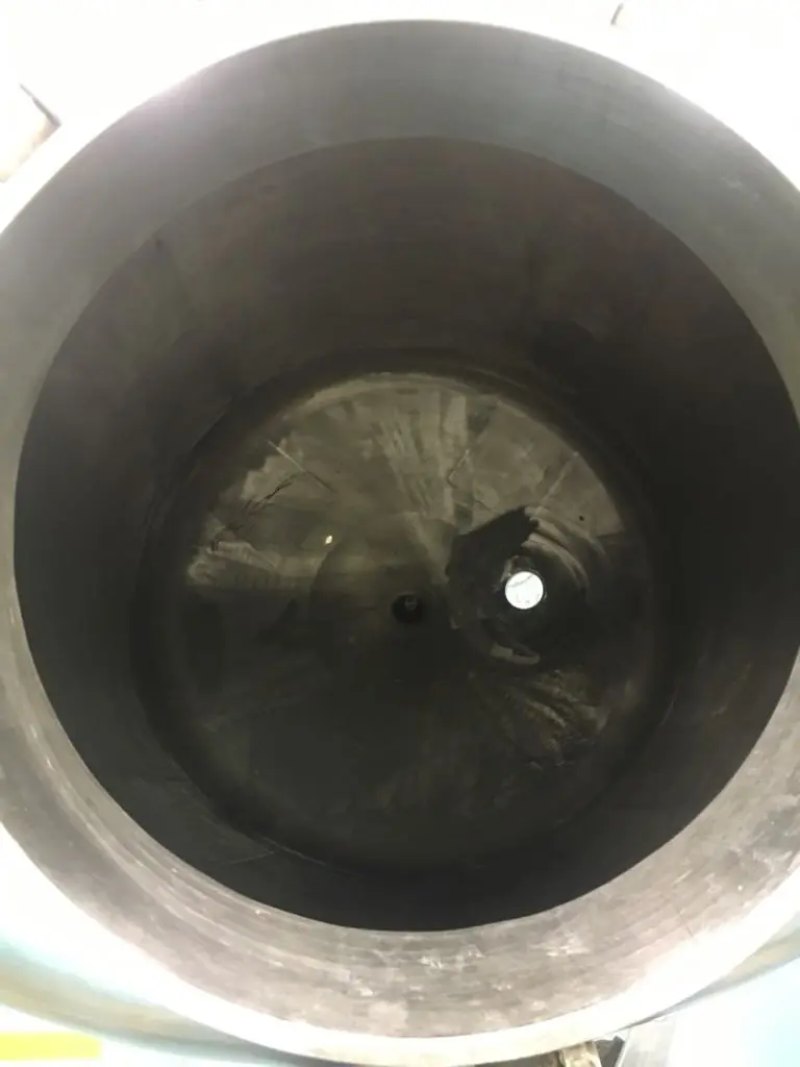 USED STAINLESS STEEL TANK 1100 LITERS