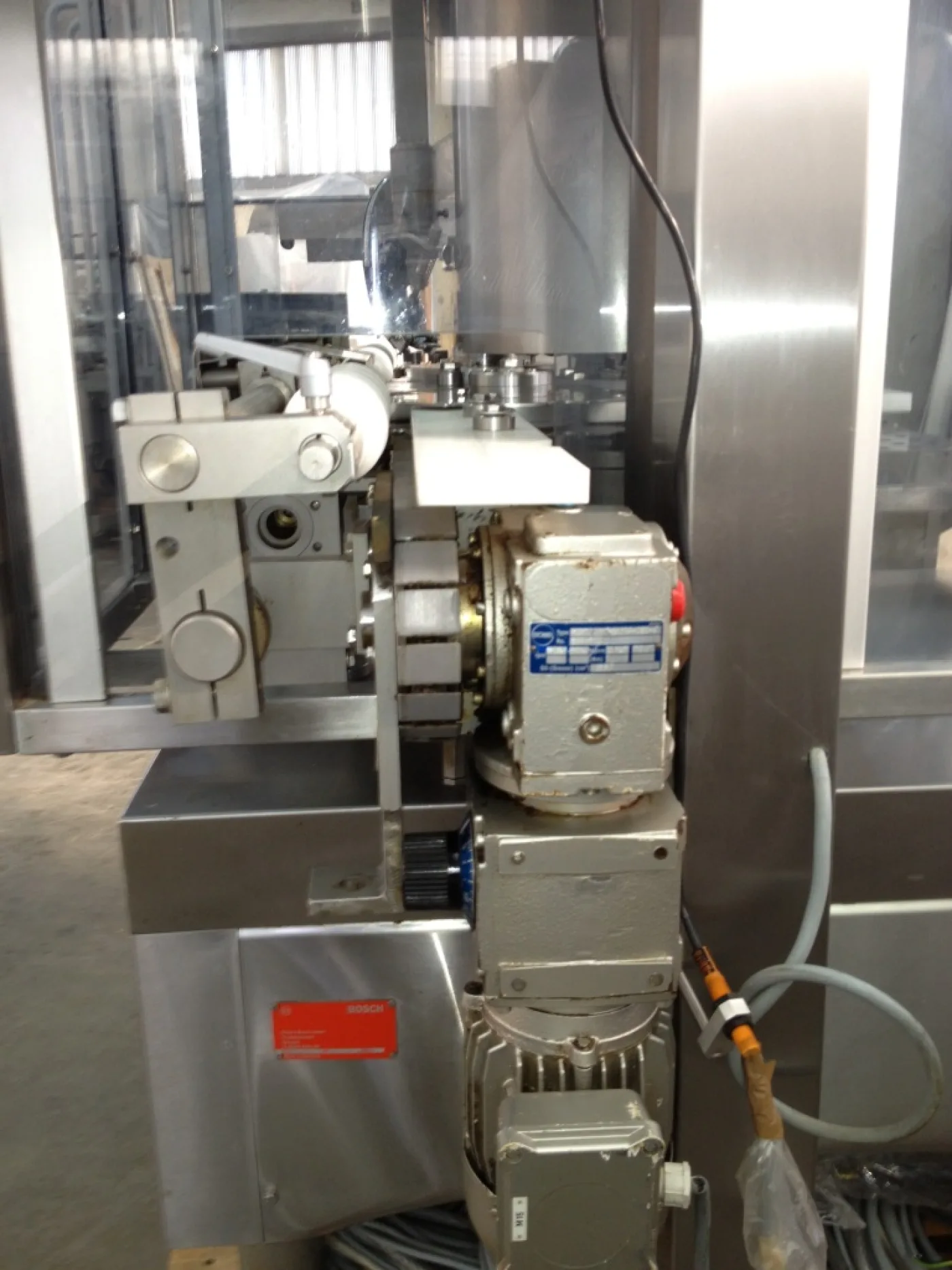 TAPPATRICE ROTATIVA – BOSCH – MOD. VRM 6080 - 5