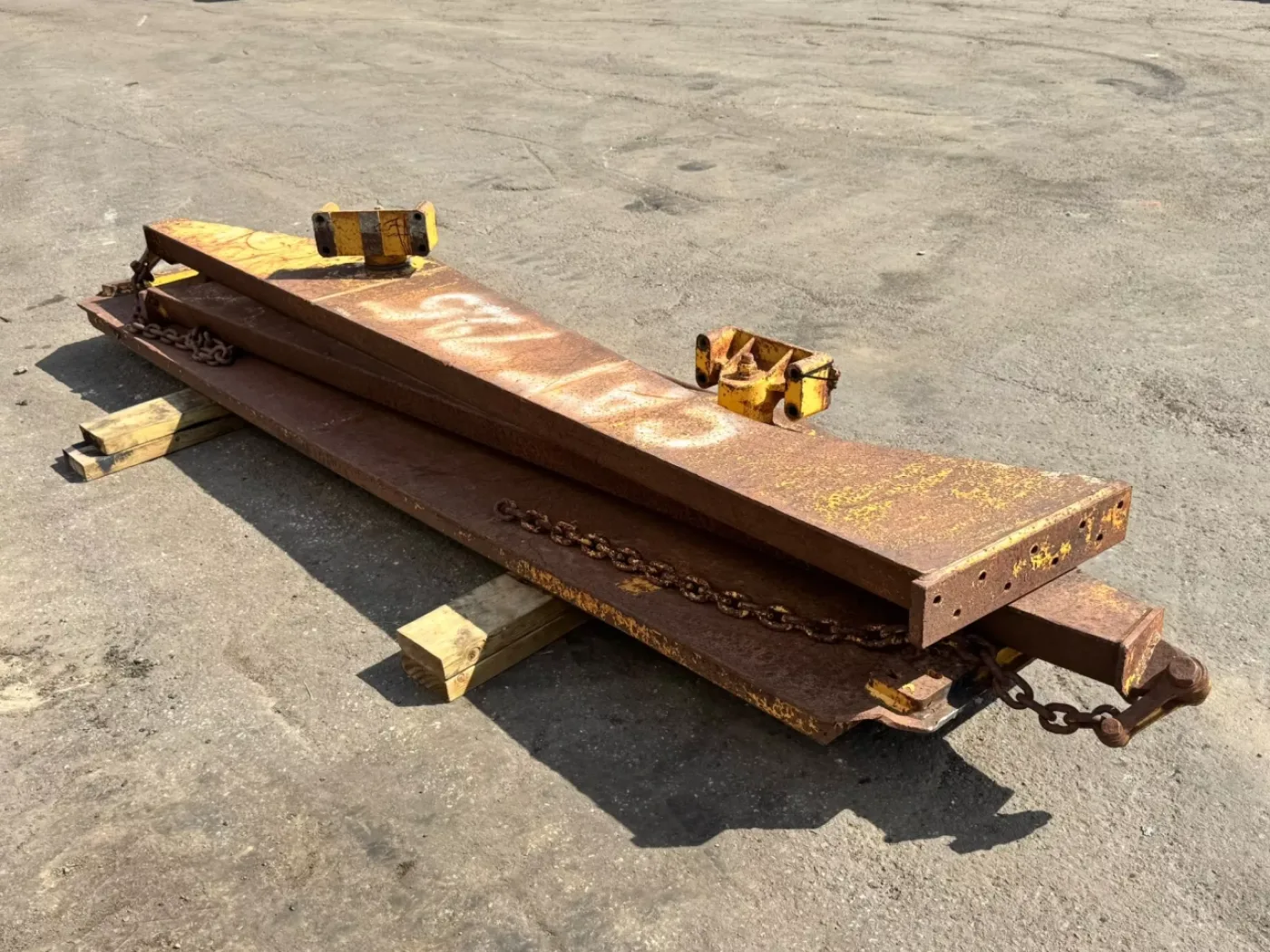 Caterpillar Tail gate 725 - 5