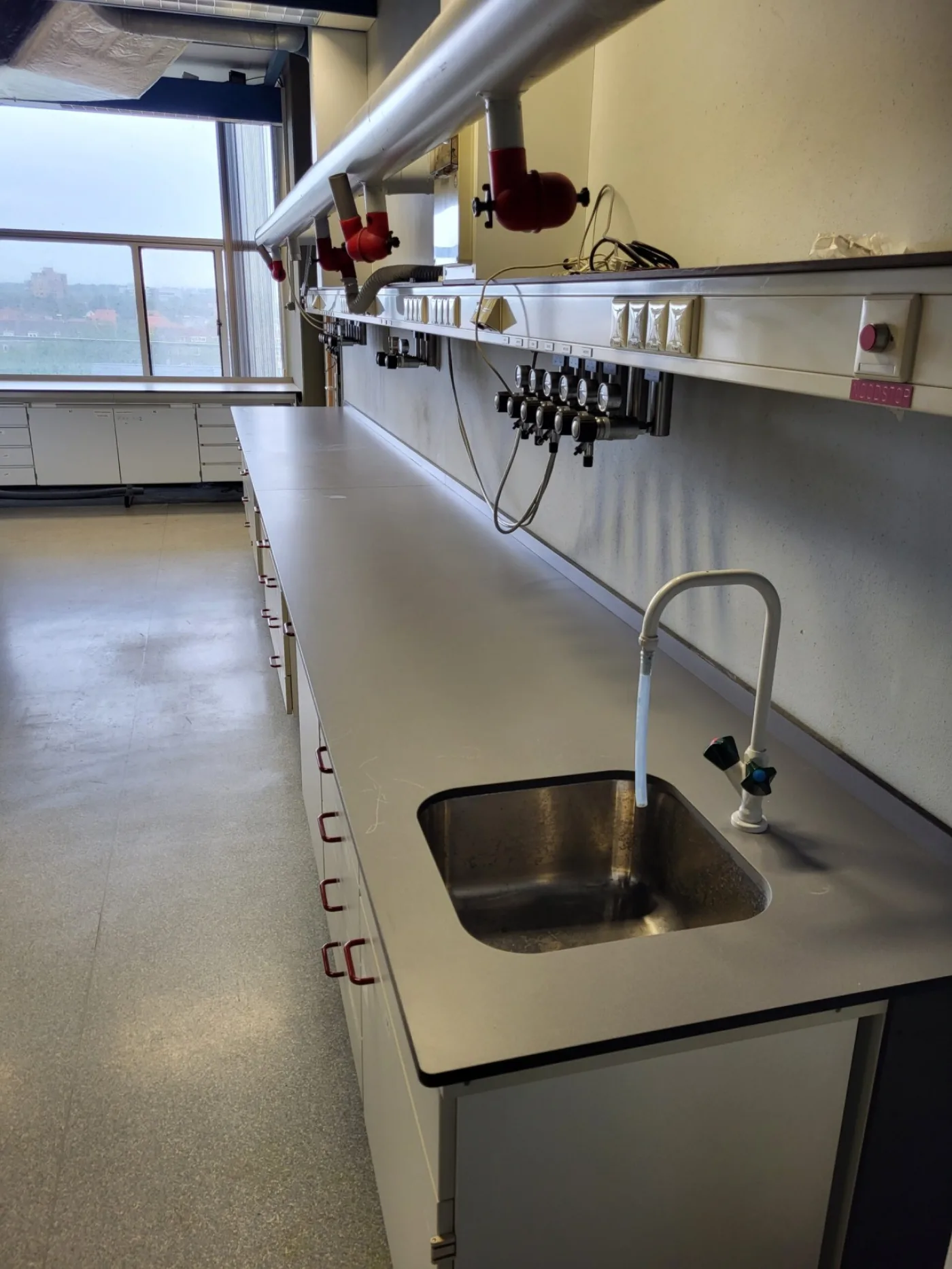 1932 – Used S+B Laboratory wall table (600 cm) - 2