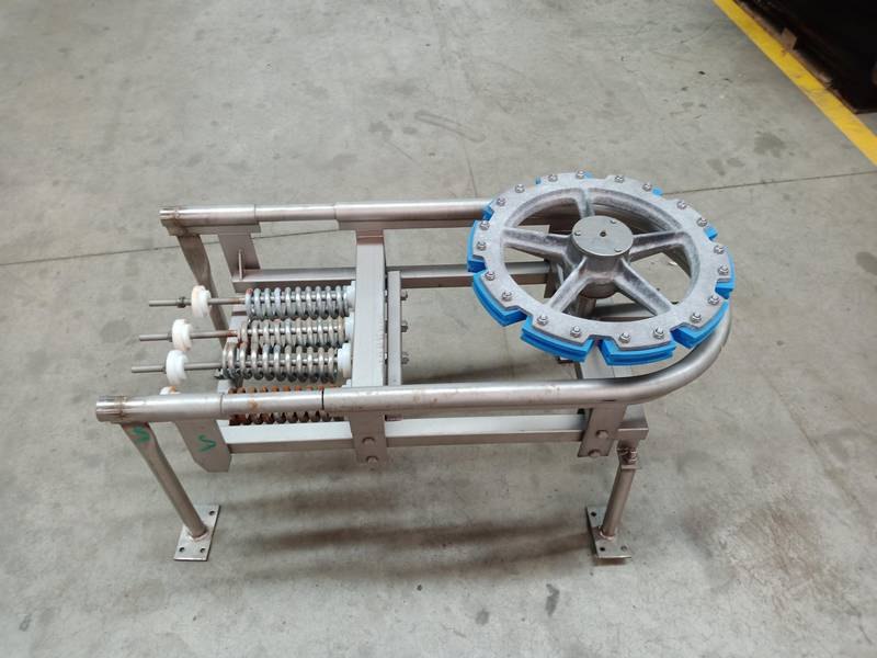 Clean line conveyor for poultry slaughterline