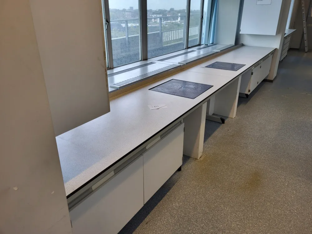 1973 – Used S+B Laboratory wall table (550 cm)
