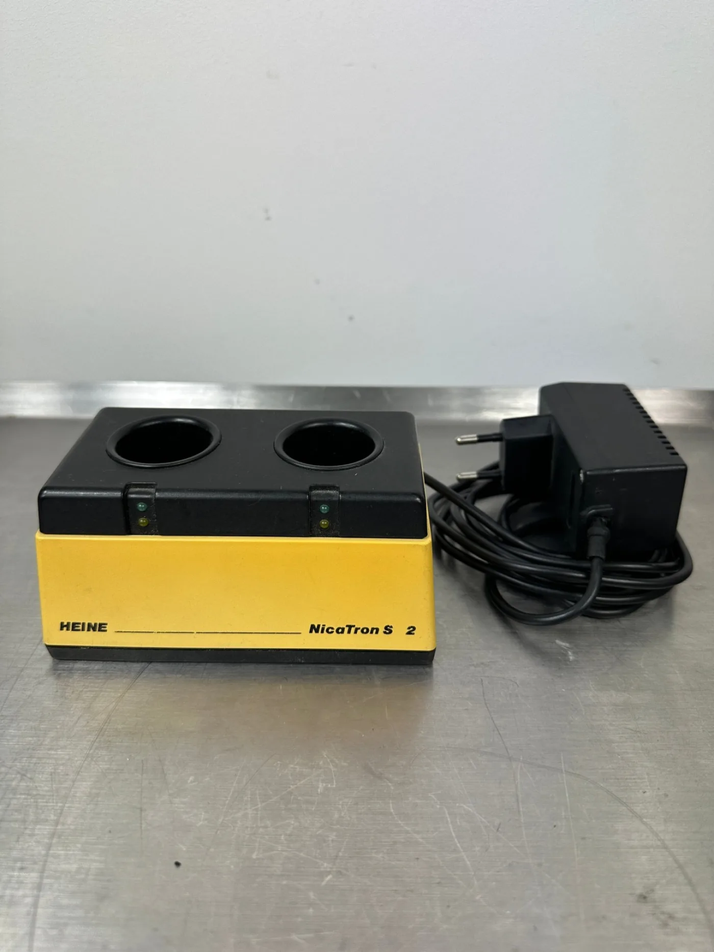 Heine NicaTron S 2 Akkuladegerät Ladestation Charger Akku Dockingstation - 1