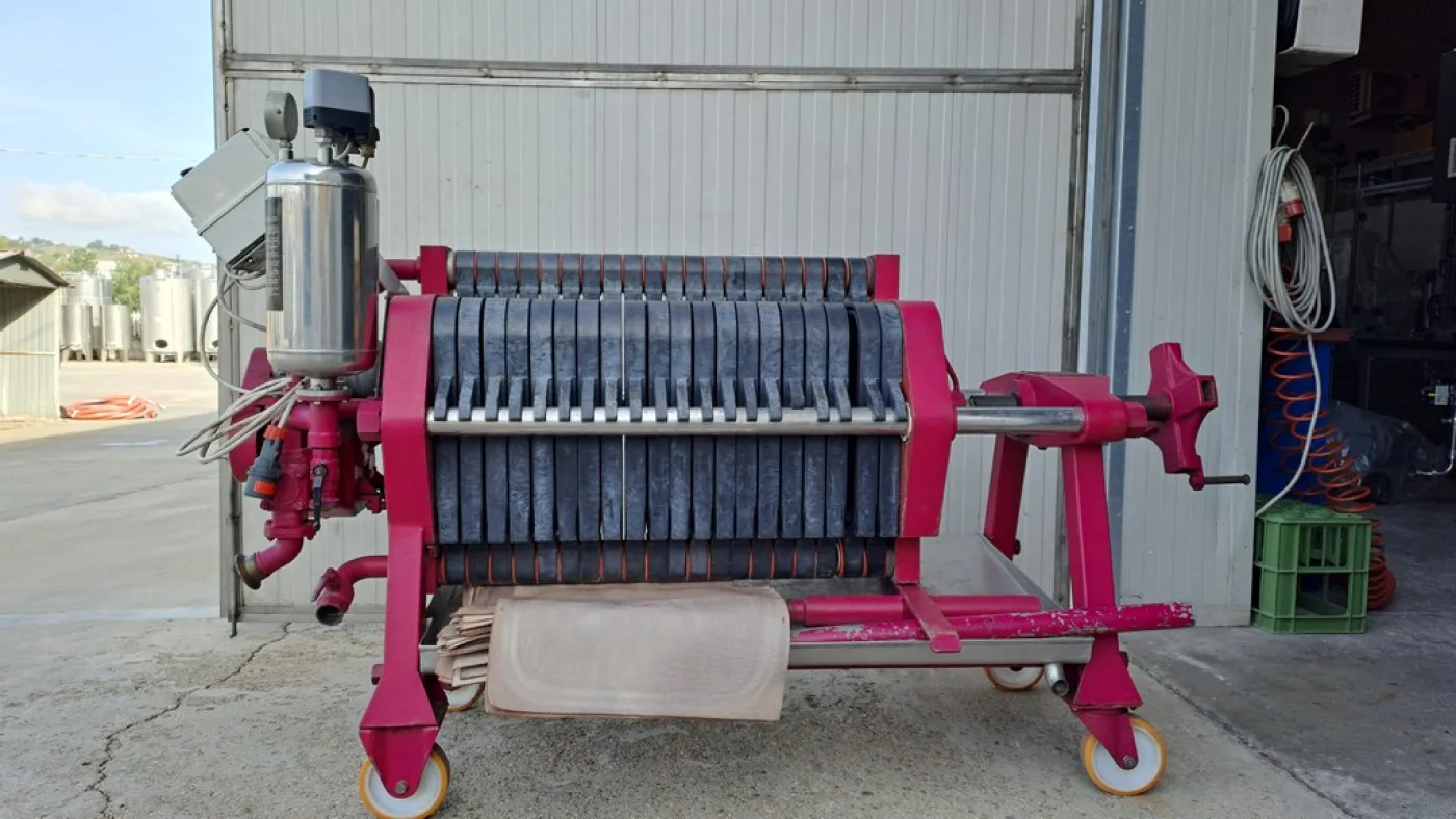 WINE LEES FILTER DAL CIN 20 PLATES, SECOND-HAND MACHINE - 1