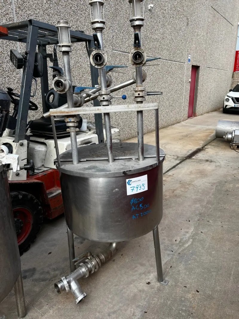 USED STAINLESS STEEL TANK 250 LITERS