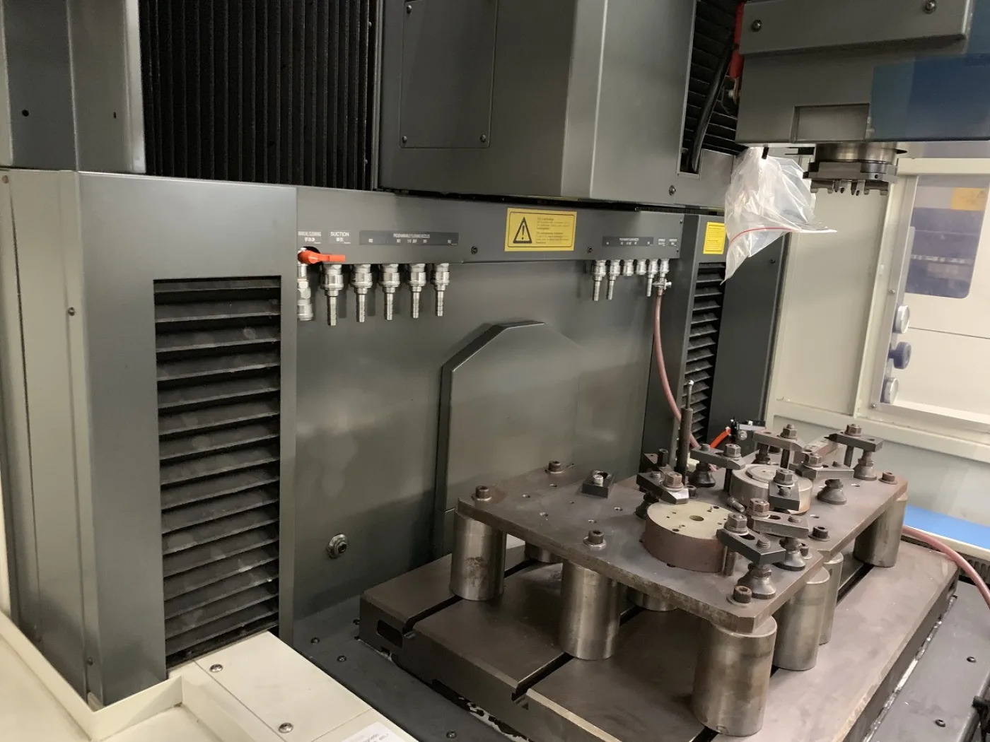 MACHINE A ETINCELER PAR ENFONCAGE “MITSUBISHI” TYPE EA12-VM - 6