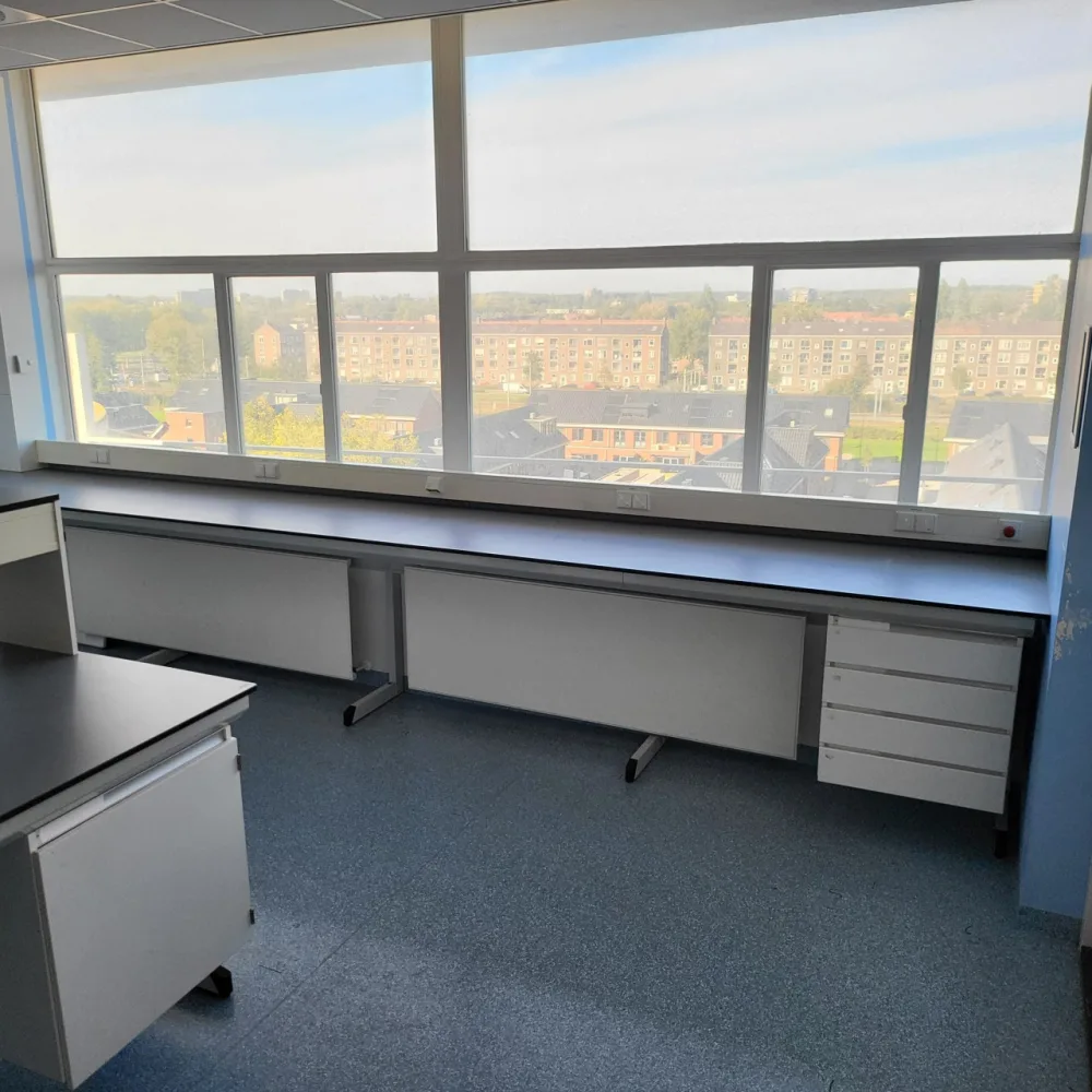 2041 - Used S+B Laboratory wall table (551 cm)