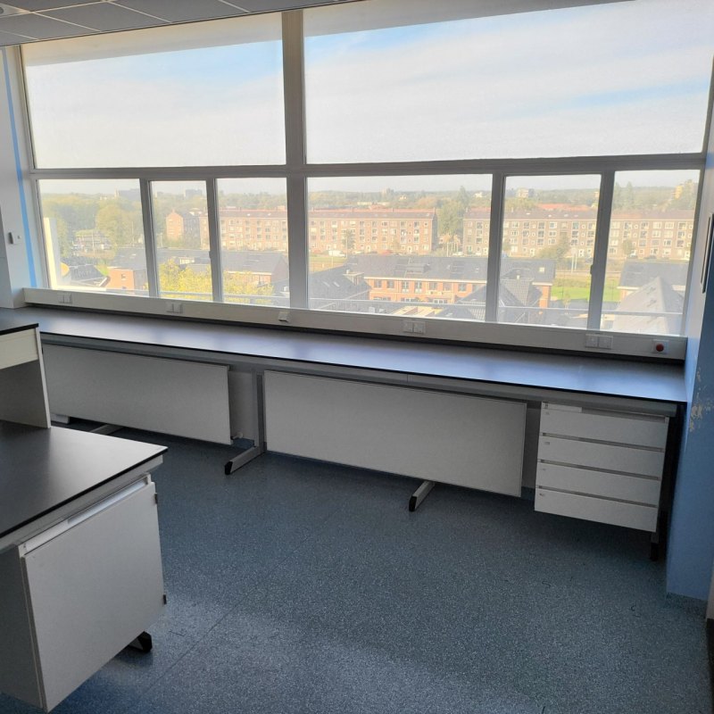 2041 - Used S+B Laboratory wall table (551 cm)