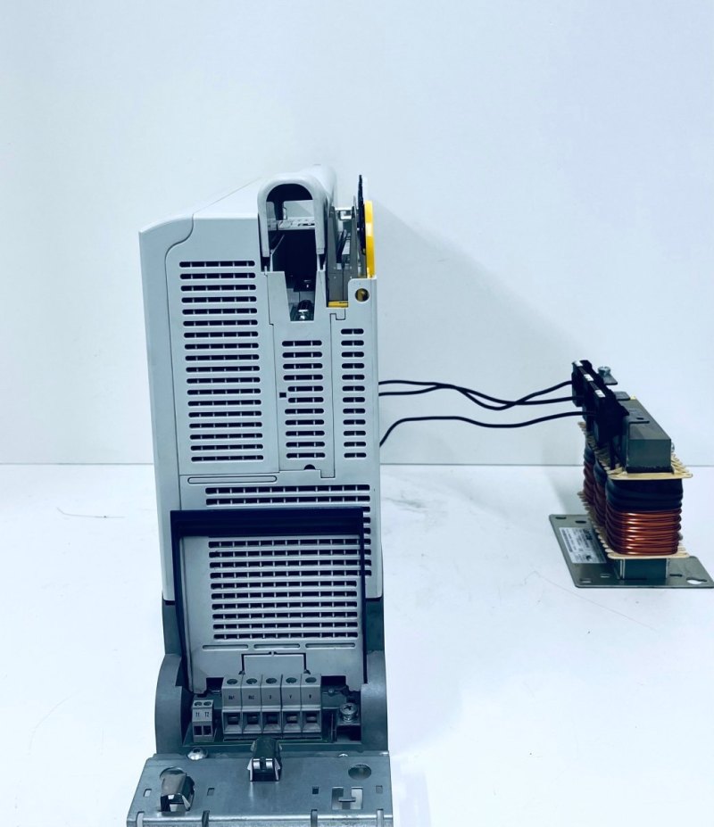 Lenze Umrichter Single Drive Highline E94ASHE0134 mit Transformer