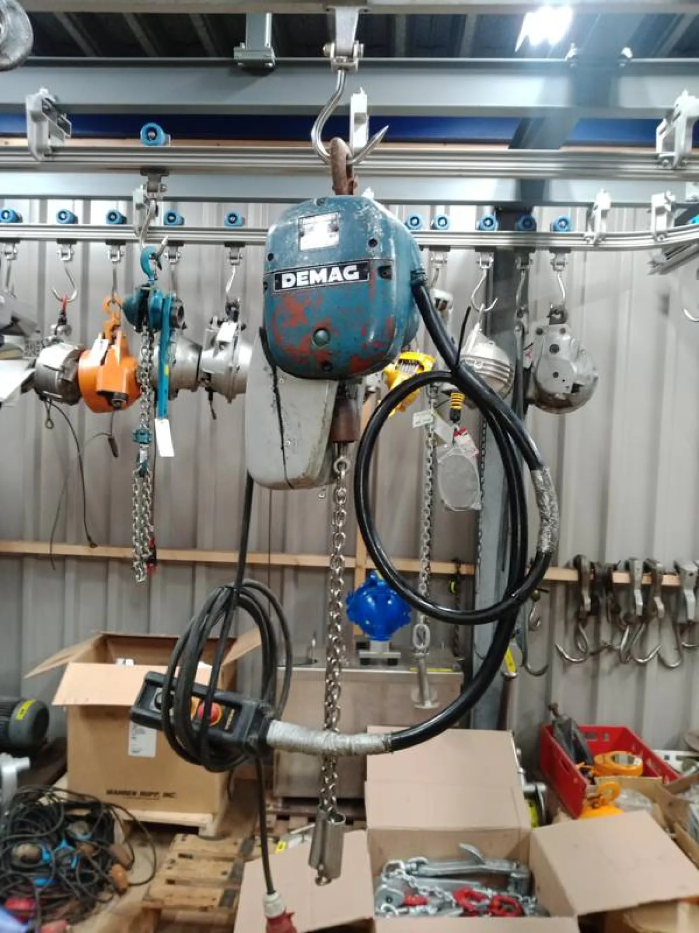 Chain hoist - 4