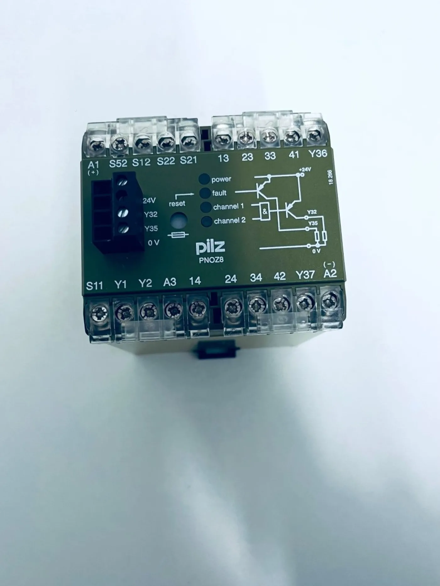 Pilz PN0Z8 Sicherheitsrelais 474760 - 3