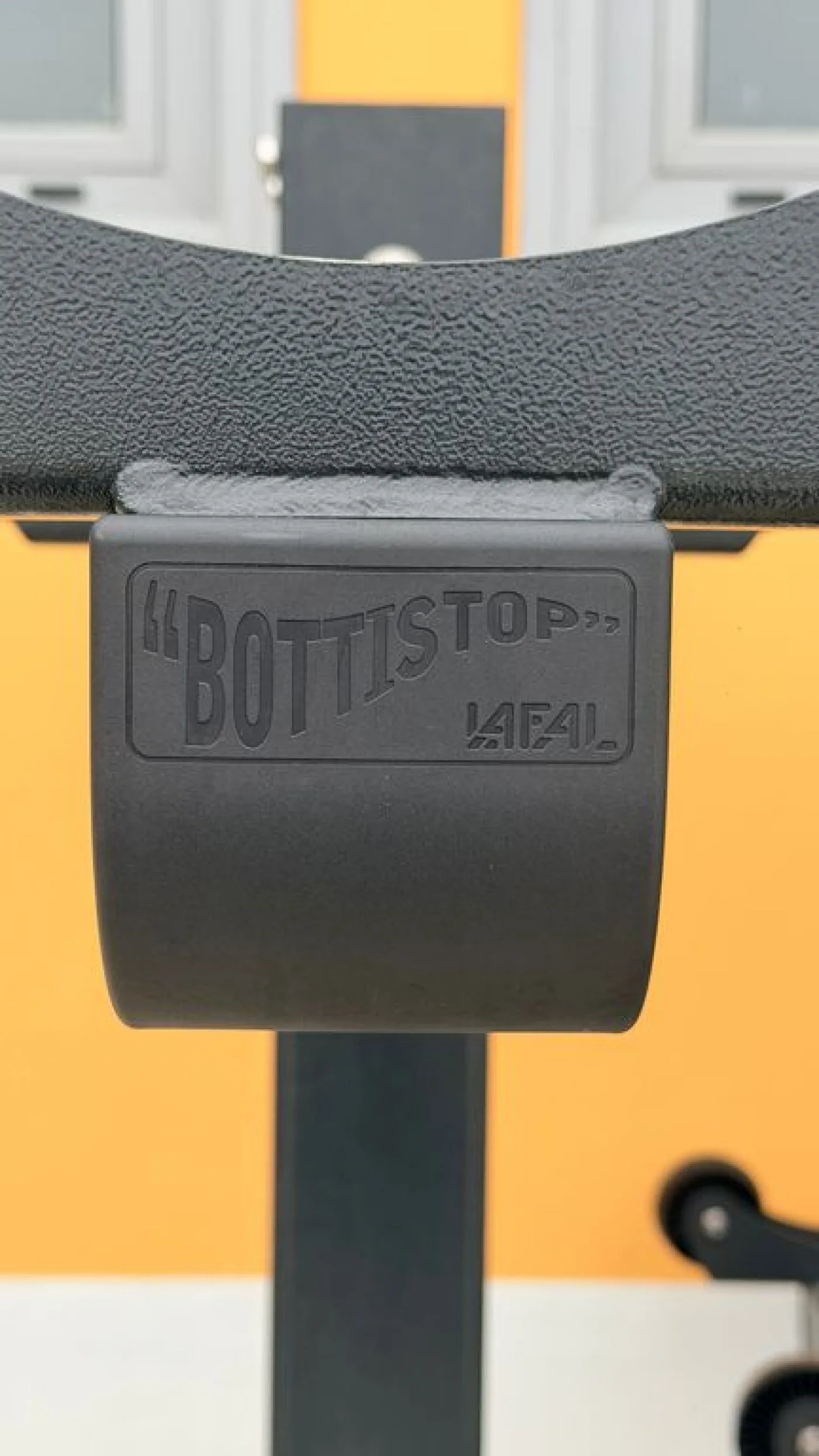 ?BOTTISTOP” 28-SLOT PAINTED ALUMINIUM BARRIQUE SUPPORT , USED EQUIPMENT - 4
