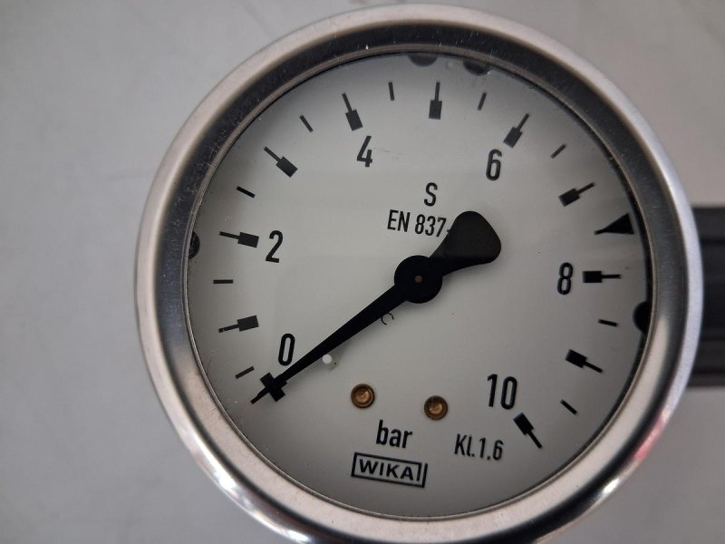 Pressure Regulator with WIKA Pressure Gauge
