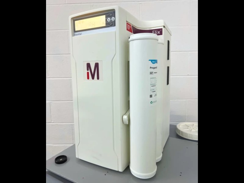 Millipore Elix Essential 10 UV Water Purification System