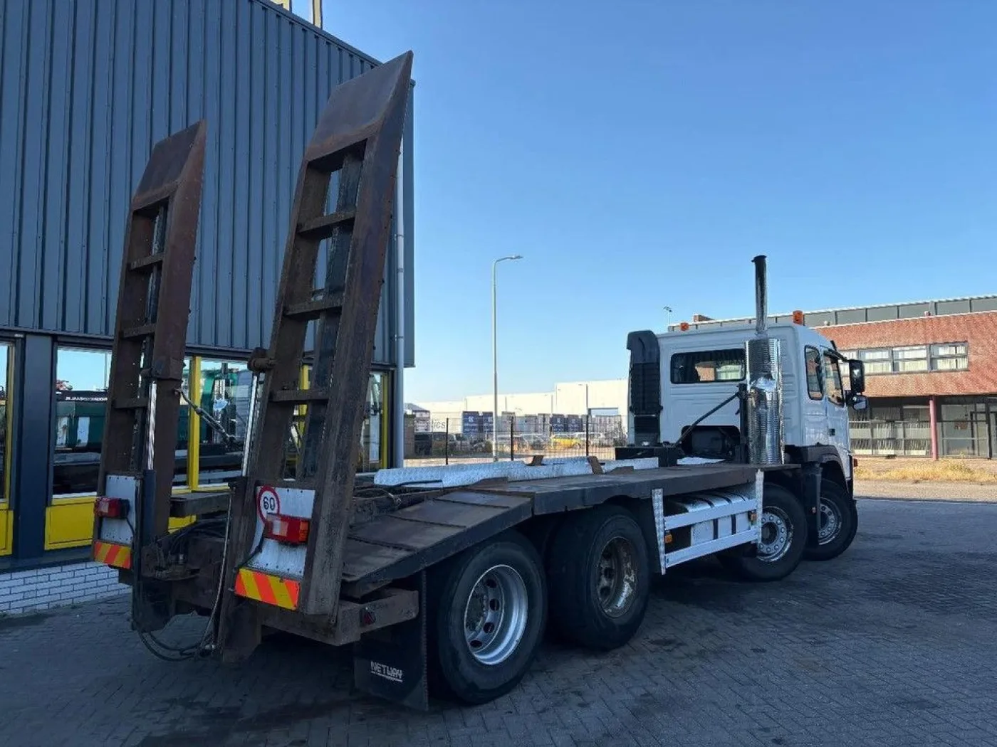 Volvo FM 12 .420 + hydrolic ramps + 8x4 + manual + spring suspension - 5