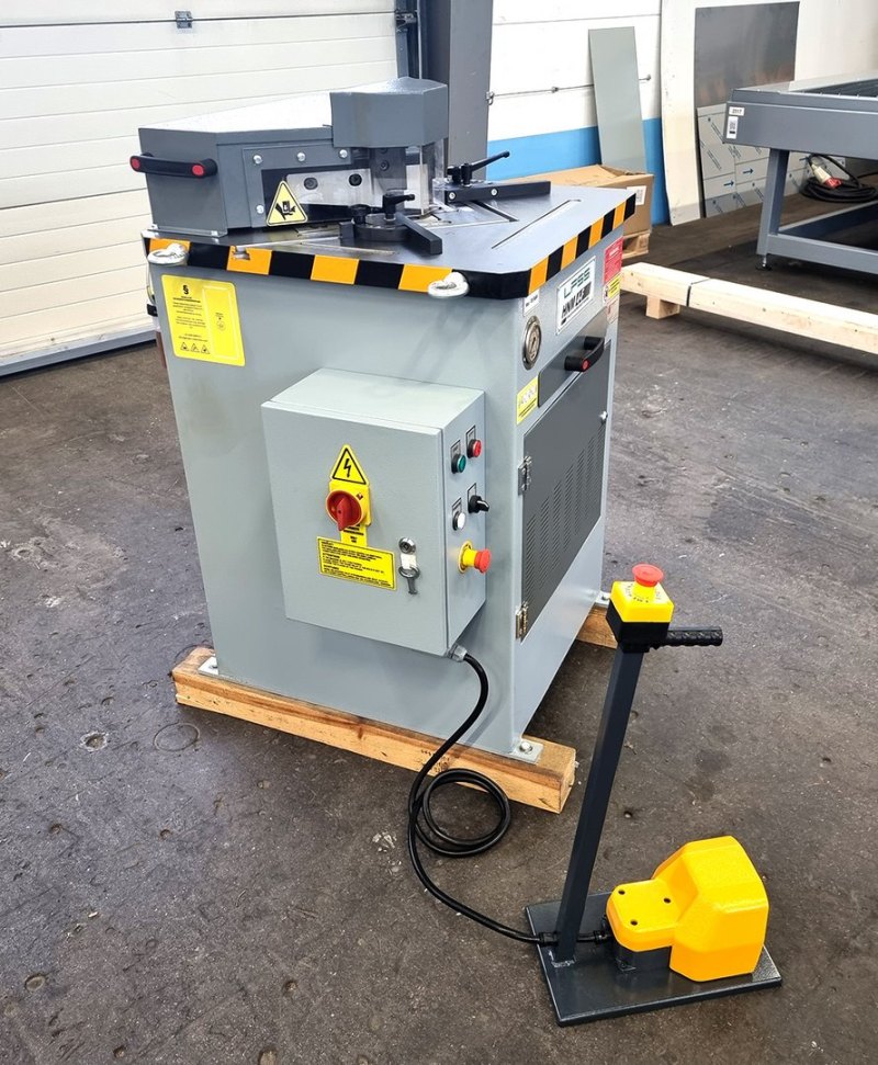 Ausklinkmaschine mit fixem Winkel HNM-4 F
