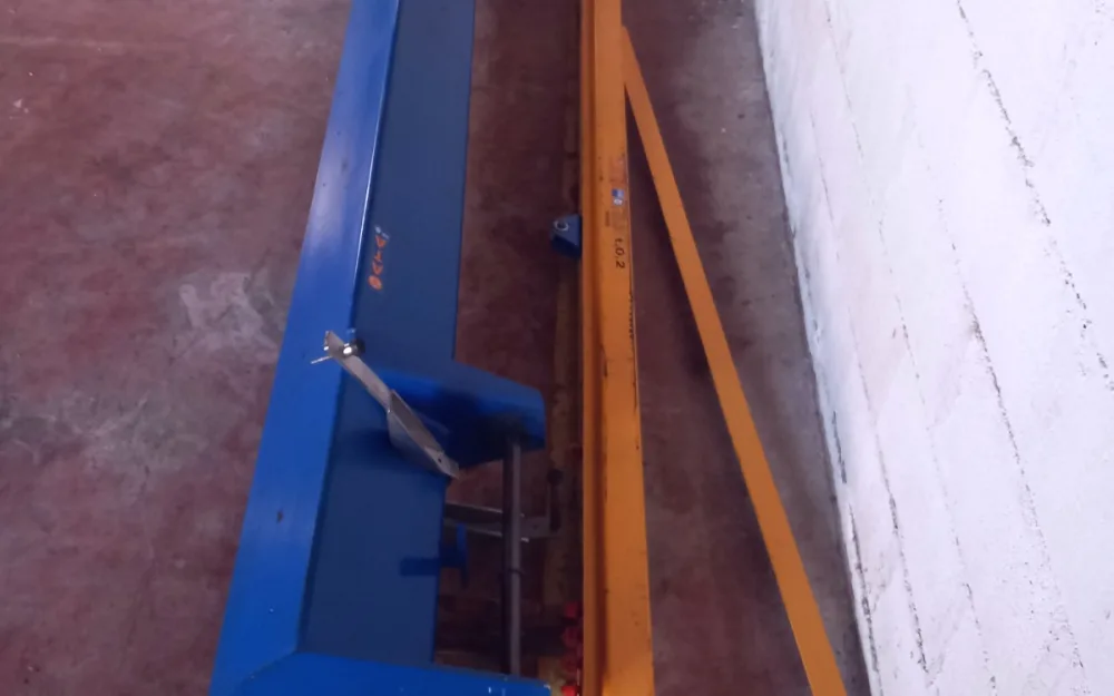 GRU A COLONNA CON BRACCIO IN TRAVE E TIRANTE – ATA – MOD.CCV 200 / 3