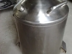 SERBATOIO CARRELLATO IN ACCIAIO CON MANOMETRO PER PRESSIONE CAPACITÀ 60 LT