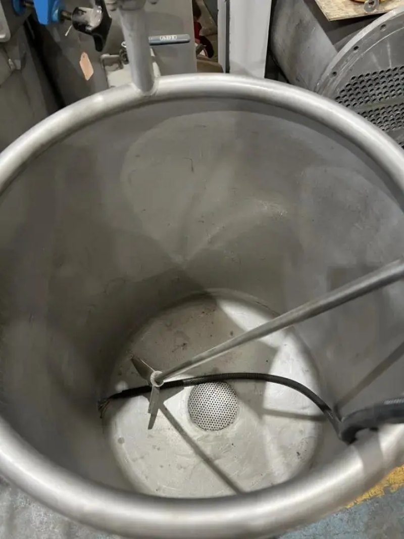 DOUBLE CUVE 128 LITRES ET 55 LITRES AVEC AGITATION D'OCCASION