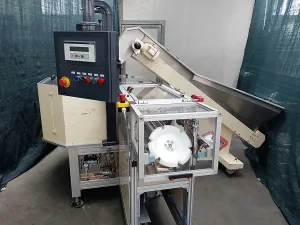 ALIMENTATORE VIBRANTE CON ELEVATORE – ADMV MOD. DISTRIBUTEUR DE SERINGUES