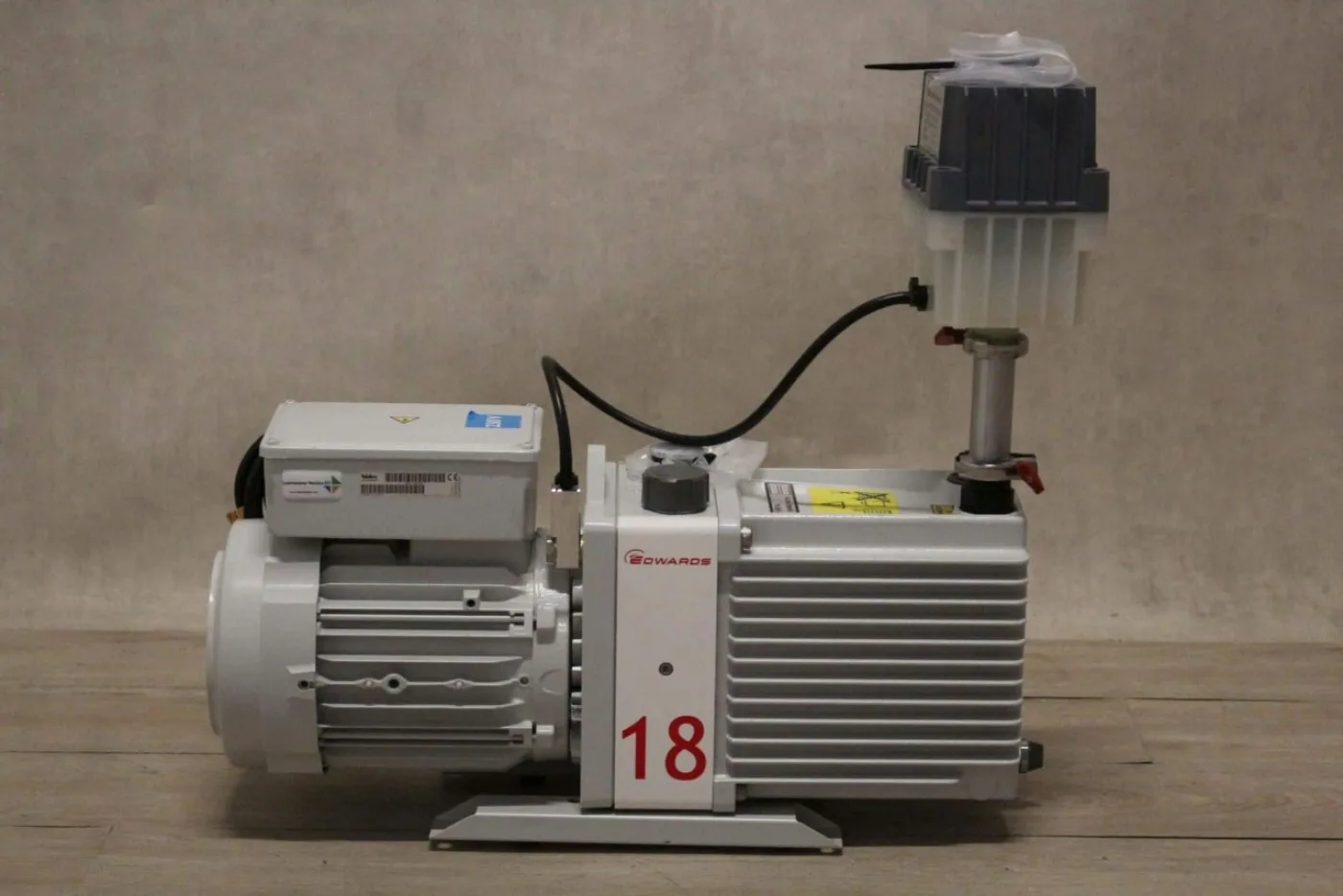 Edwards E2M18 Vacuümpomp - 1